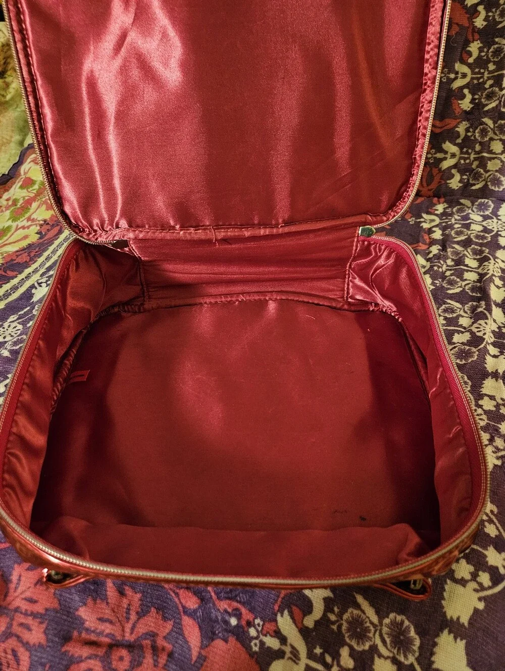 Lancome   Metallic Red Women’s Travel Cosmetic Case